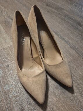 Charlies Beige Pointed Suede Pumps